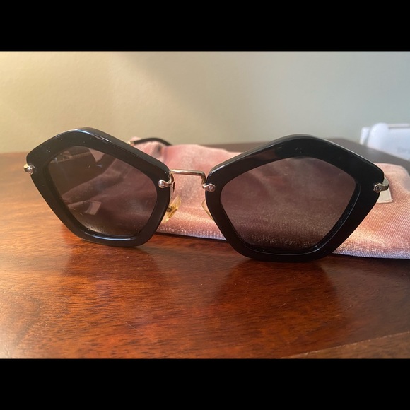 Miumiu sunglasses - Picture 2 of 7